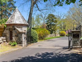 86 Wallacks Drive, Stamford CT 06902