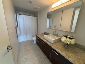 185 SW 7th St 4004, Miami FL 33130