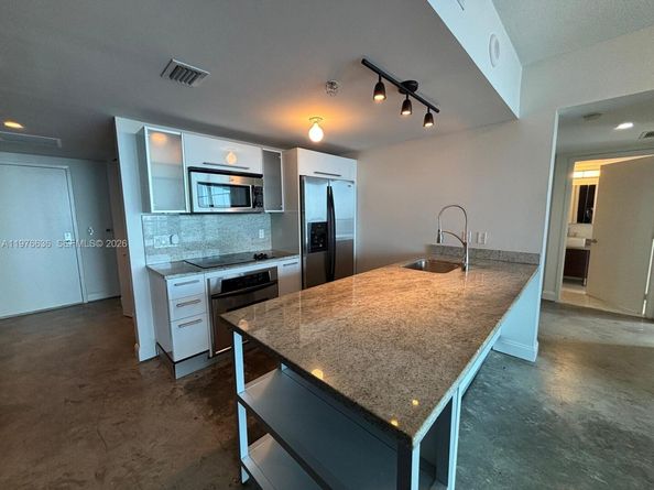 185 SW 7th St 4004, Miami FL 33130