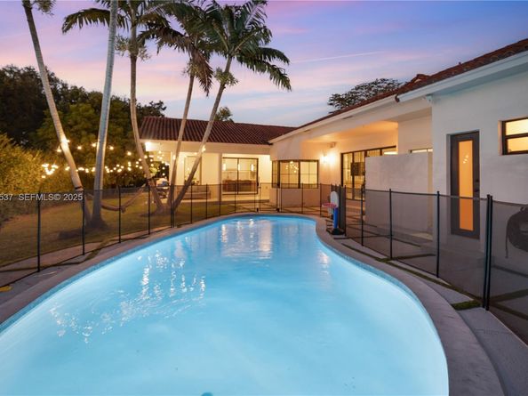 18326 SW 83rd Pl, Palmetto Bay FL 33157