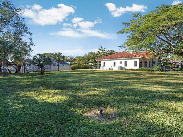 18326 SW 83rd Pl, Palmetto Bay FL 33157