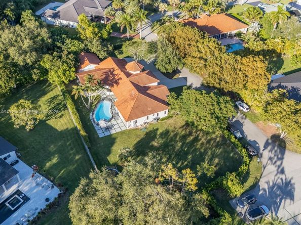 18326 SW 83rd Pl, Palmetto Bay FL 33157