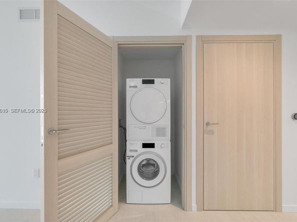 1000 Brickell Plz 3310, Miami FL 33131