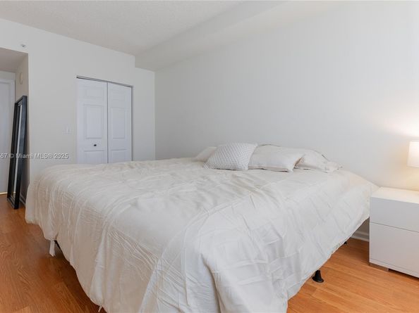 17100 N Bay Rd PH1912, Sunny Isles Beach FL 33160