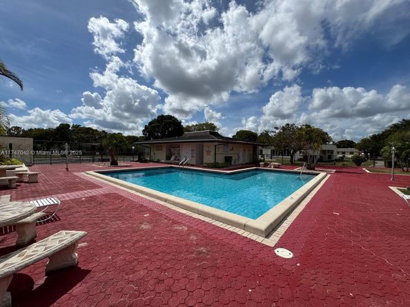 17084 SW 112th Ct V3142, Miami FL 33157