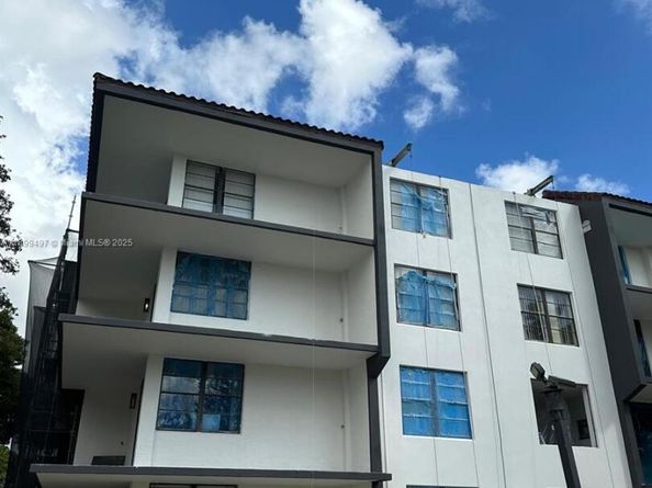 3900 N Hills Dr 310, Hollywood FL 33021