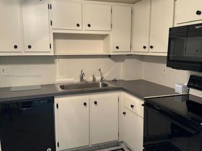3900 N Hills Dr 310, Hollywood FL 33021