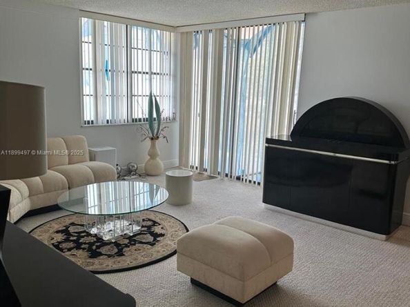 3900 N Hills Dr 310, Hollywood FL 33021