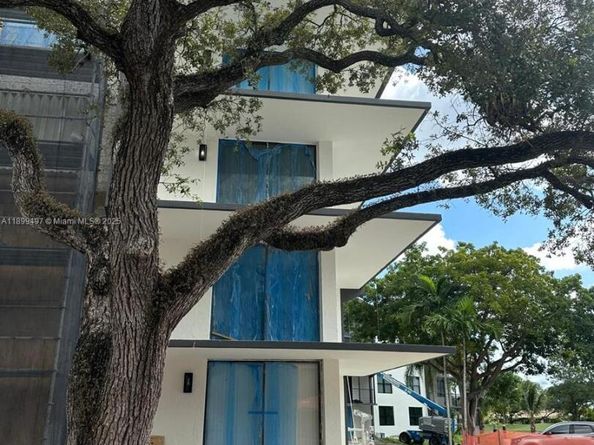 3900 N Hills Dr 310, Hollywood FL 33021