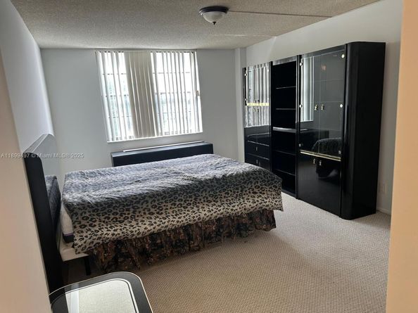 3900 N Hills Dr 310, Hollywood FL 33021