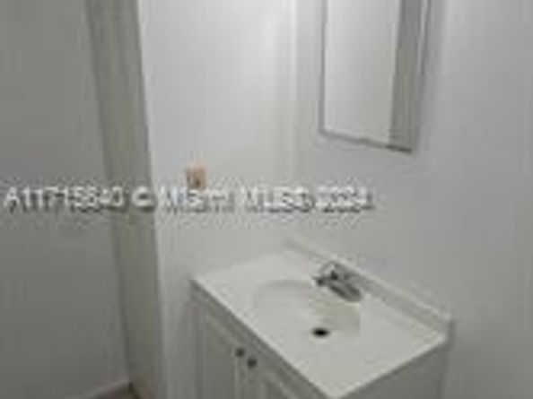 1153 Lake Victoria Dr J, West Palm Beach FL 33411