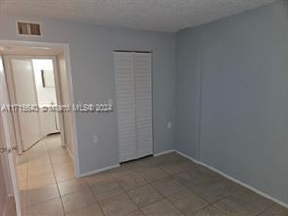 1153 Lake Victoria Dr J, West Palm Beach FL 33411