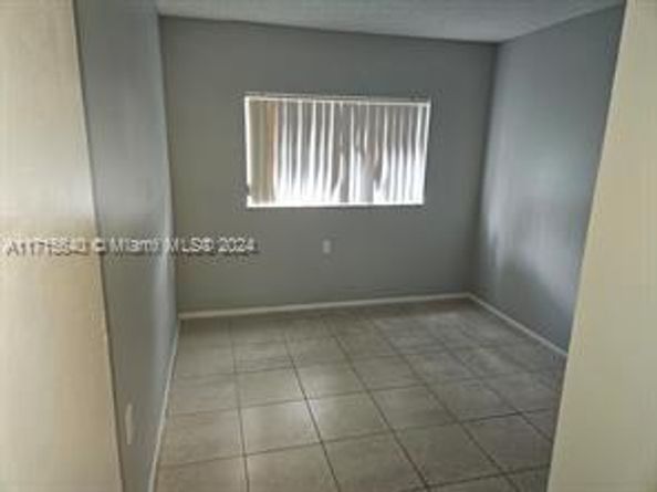 1153 Lake Victoria Dr J, West Palm Beach FL 33411