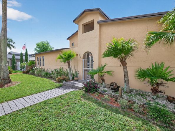 9928 NW 47th St, Sunrise FL 33351