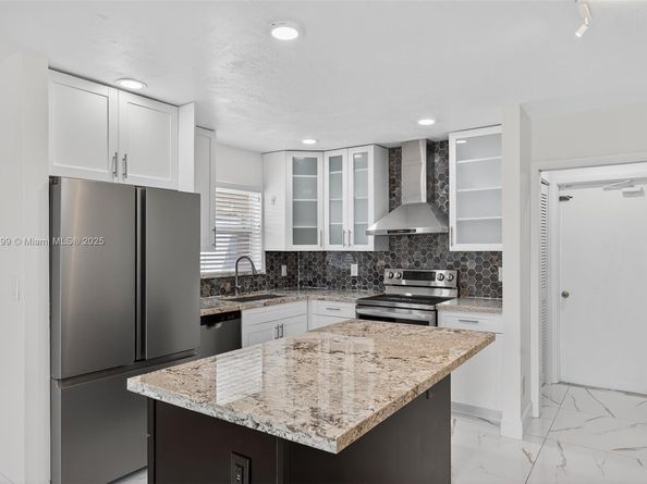 9928 NW 47th St, Sunrise FL 33351