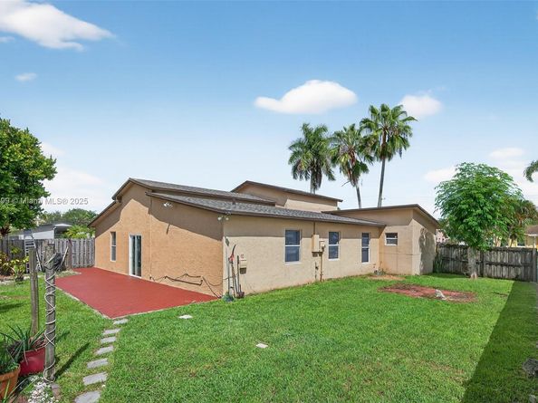 9928 NW 47th St, Sunrise FL 33351