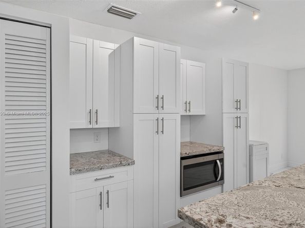 9928 NW 47th St, Sunrise FL 33351