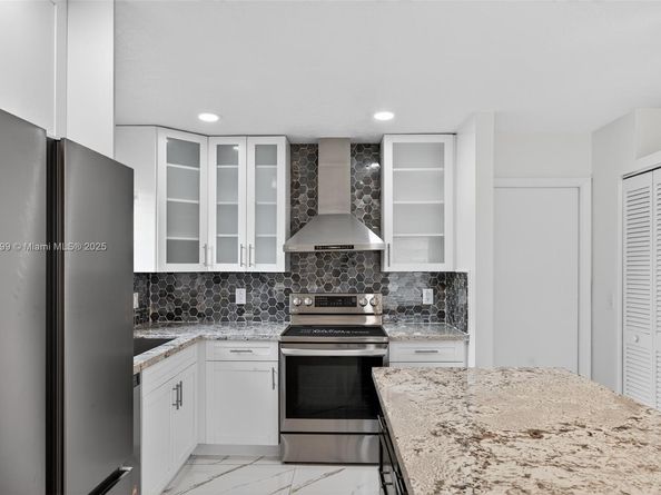9928 NW 47th St, Sunrise FL 33351