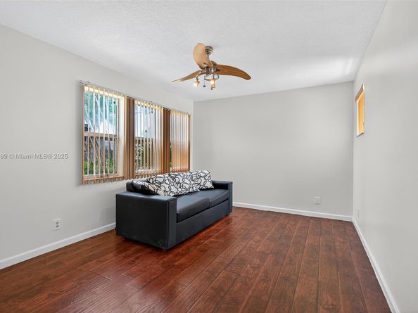 9928 NW 47th St, Sunrise FL 33351