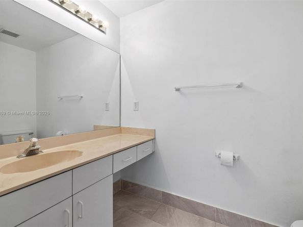 10226 NW 52nd Ln, Doral FL 33178