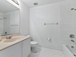 10226 NW 52nd Ln, Doral FL 33178