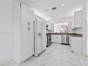 10226 NW 52nd Ln, Doral FL 33178