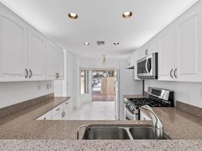 10226 NW 52nd Ln, Doral FL 33178
