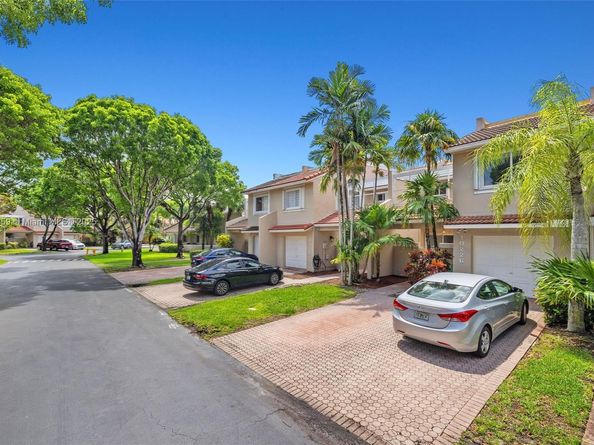10226 NW 52nd Ln, Doral FL 33178