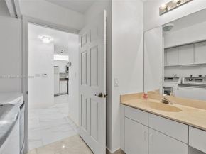 10226 NW 52nd Ln, Doral FL 33178