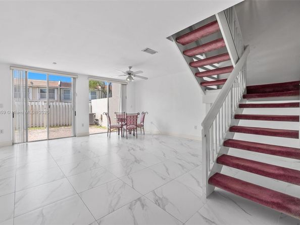 10226 NW 52nd Ln, Doral FL 33178