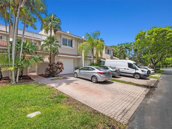 10226 NW 52nd Ln, Doral FL 33178