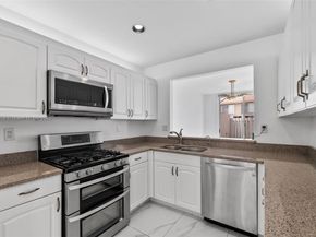 10226 NW 52nd Ln, Doral FL 33178