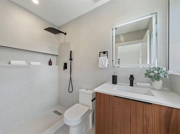 1305 N 31st Rd, Hollywood FL 33021