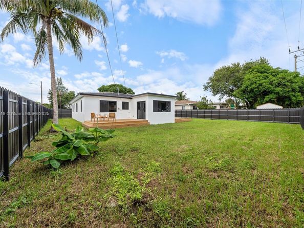 1305 N 31st Rd, Hollywood FL 33021