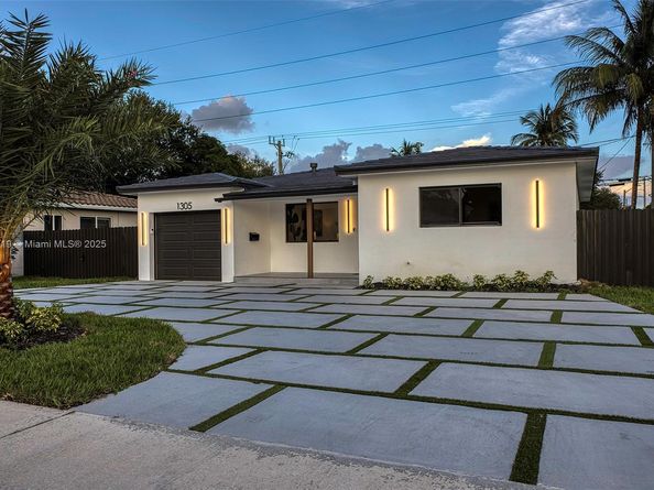 1305 N 31st Rd, Hollywood FL 33021