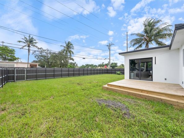 1305 N 31st Rd, Hollywood FL 33021