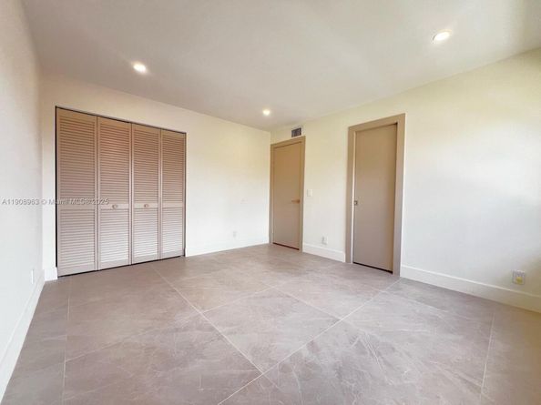 6243 NW 171st St, Hialeah FL 33015