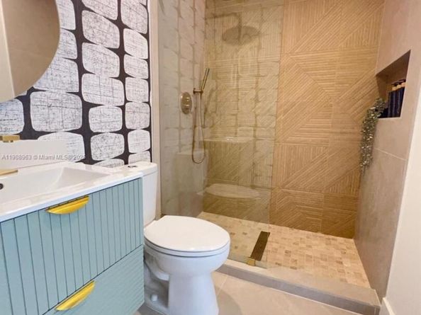 6243 NW 171st St, Hialeah FL 33015