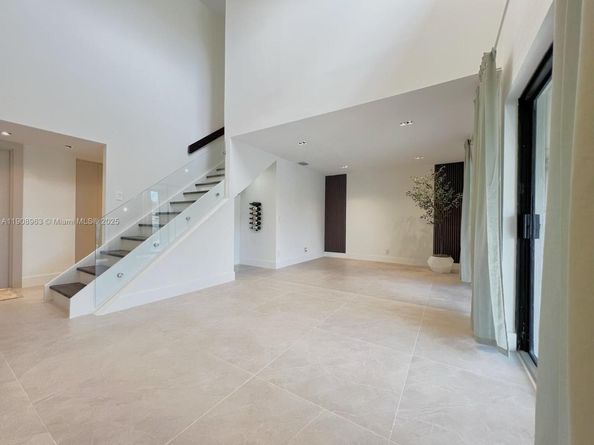 6243 NW 171st St, Hialeah FL 33015