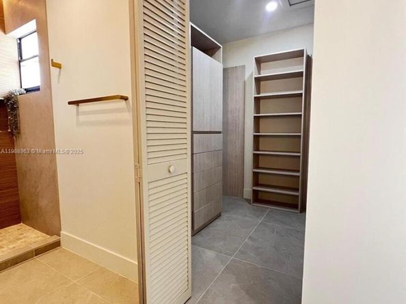 6243 NW 171st St, Hialeah FL 33015