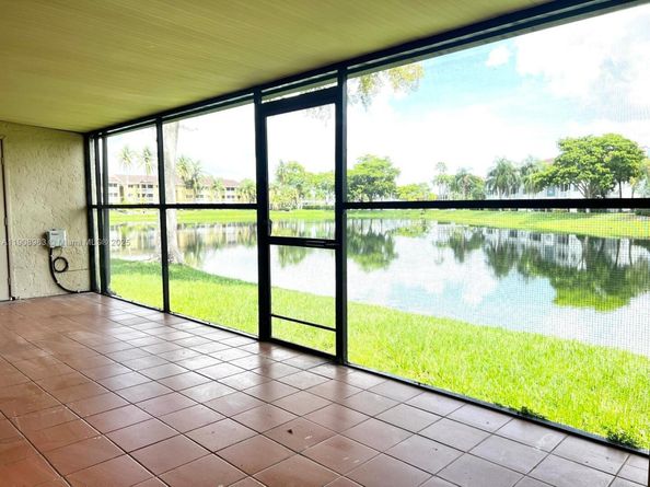 6243 NW 171st St, Hialeah FL 33015