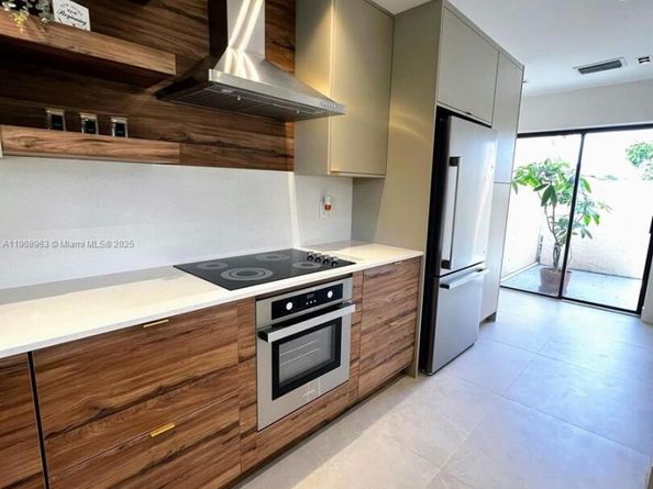 6243 NW 171st St, Hialeah FL 33015