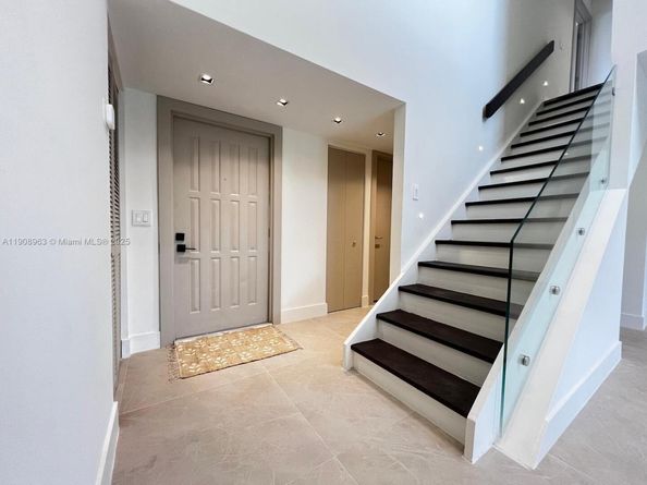 6243 NW 171st St, Hialeah FL 33015