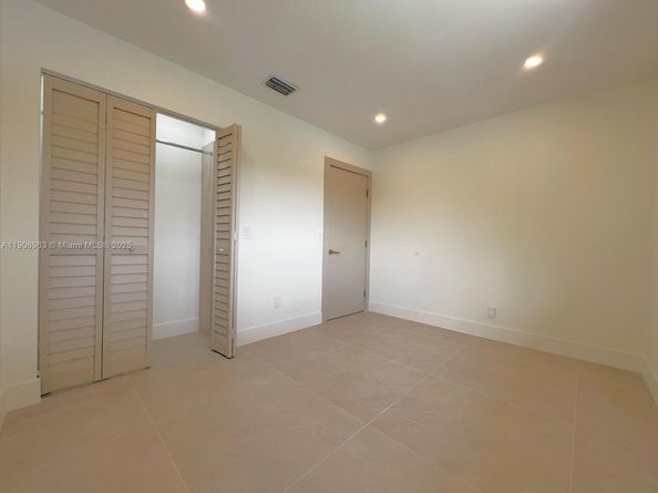 6243 NW 171st St, Hialeah FL 33015