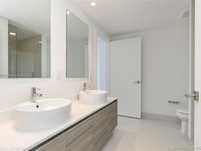 121 NE 34th St 2816, Miami FL 33137
