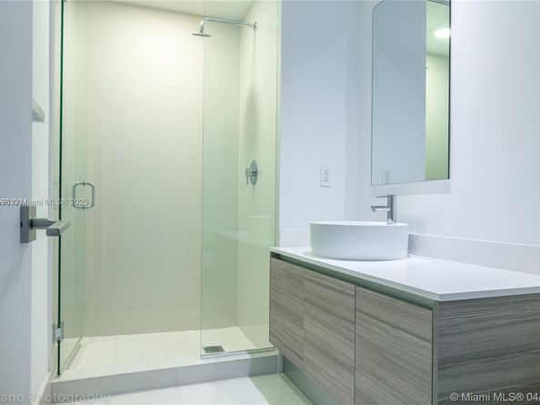 121 NE 34th St 2816, Miami FL 33137