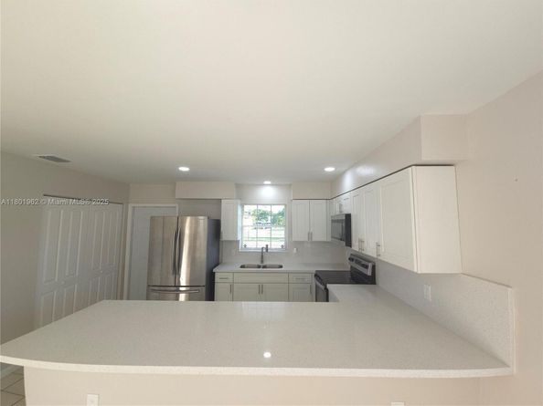 712 SW 6 St, Homestead FL 33030