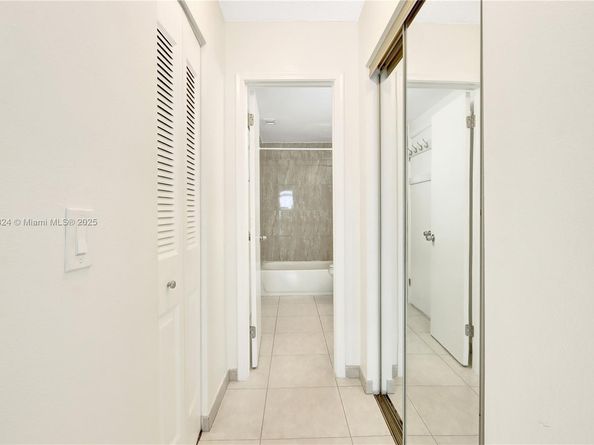 7900 Camino Cir 305, Miami FL 33143