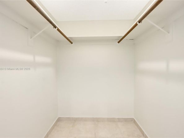 7900 Camino Cir 305, Miami FL 33143