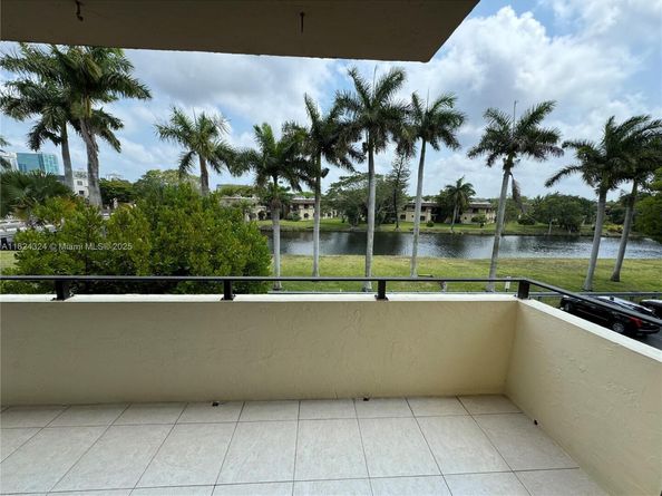 7900 Camino Cir 305, Miami FL 33143